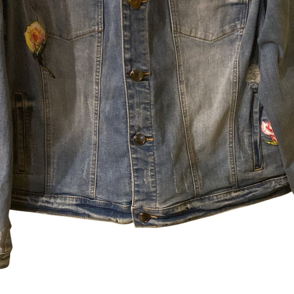 Lane Bryant Distressed Embroidered Patches Denim Jean Jacket Size 22 - Picture 3 of 7